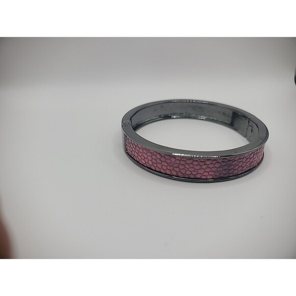 Vintage Premier Designs Bracelet Bangle Pink Faux Scales Gray Tone Hinged - Picture 9 of 15